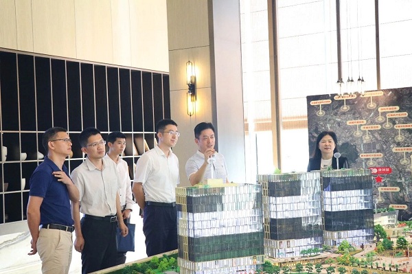 南灣街道黨工委書記劉淵率隊蒞臨康利城調(diào)研