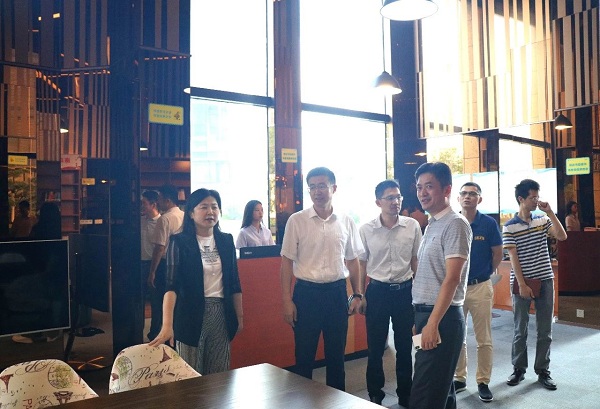 南灣街道黨工委書記劉淵率隊蒞臨康利城調(diào)研